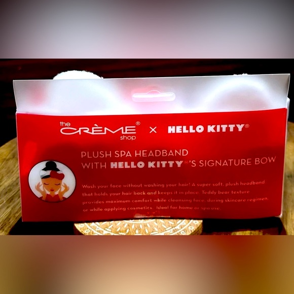 THE CREME SHOP - HELLO KITTY PLUSH SPA HEADBAND WITH SIGNATURE RED BOW - Picture 5 of 8